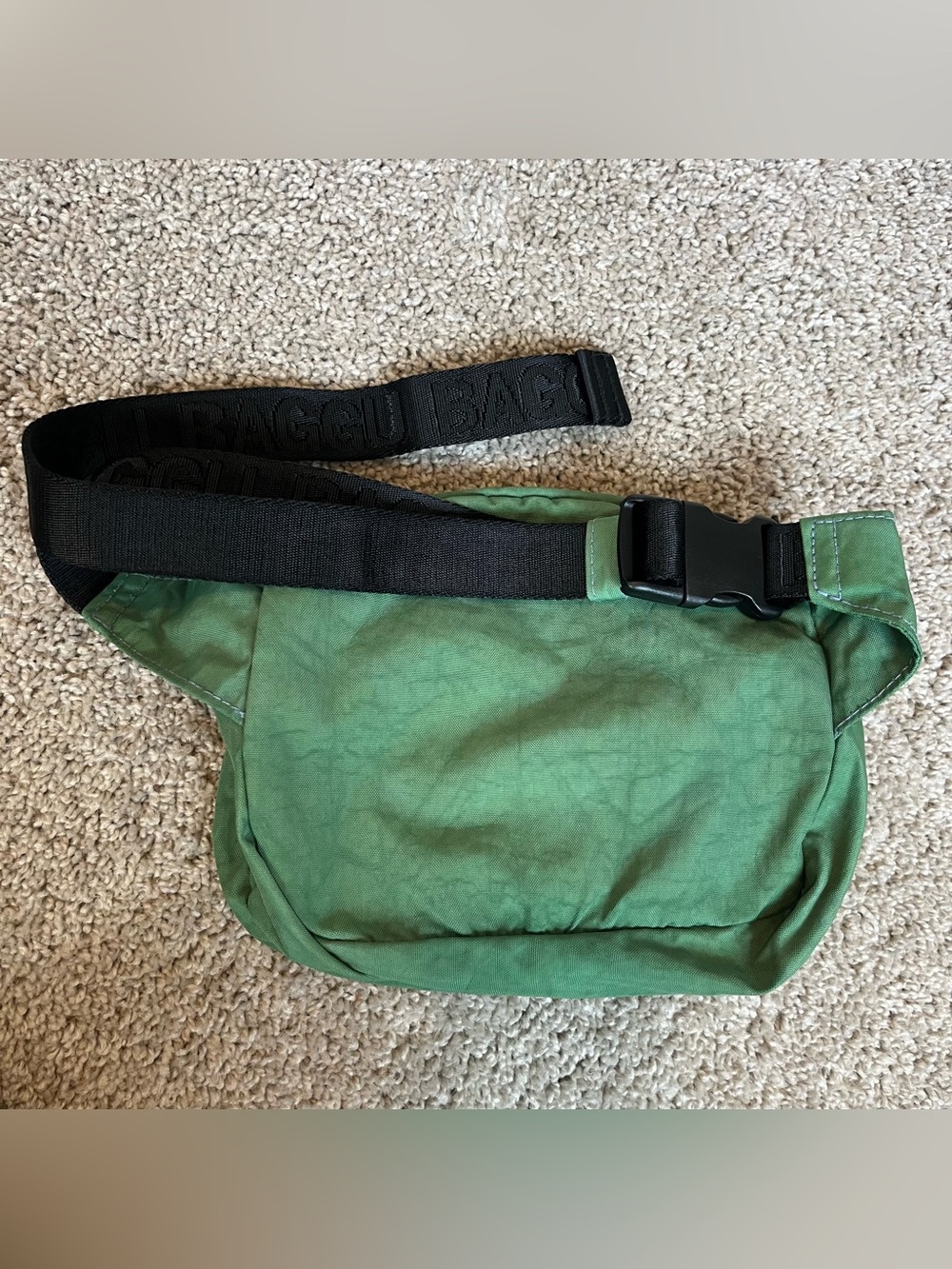 BAGGU Spearmint Fanny Pack - Picture 4 of 5
